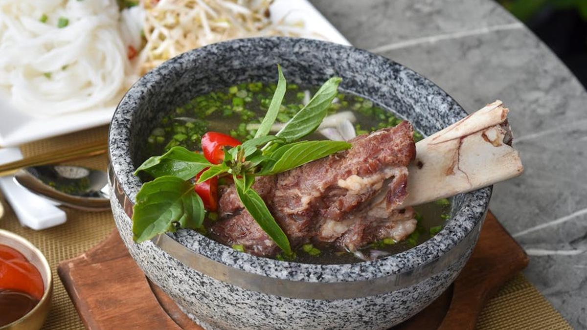 Rahasia Sop Iga Lunak yang Bikin Cilacap Ketagihan